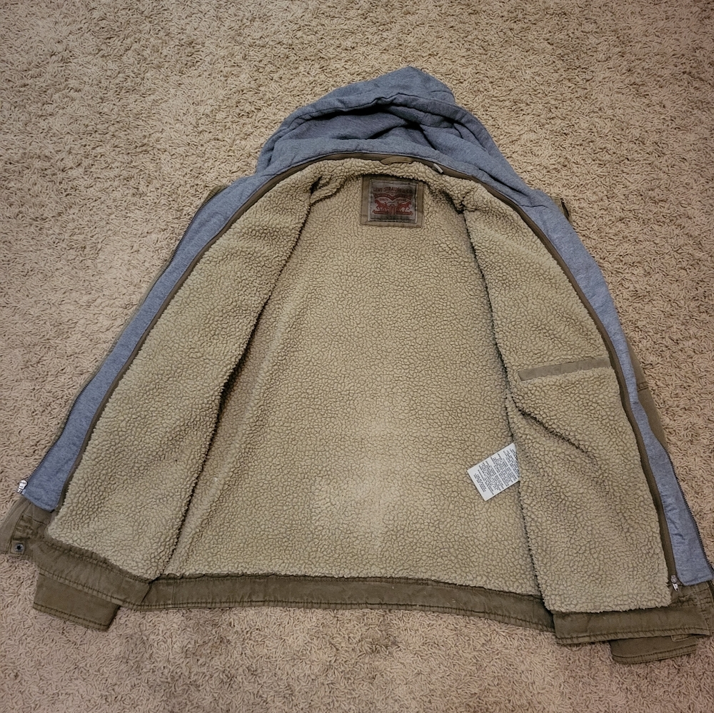 Levi's Trucker Jacket (Medium) - image 6